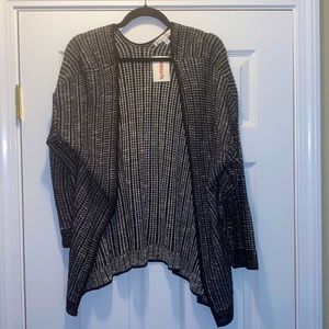 Brand New With Tags Black & White Lightweight Cardigan. TJ-Maxx